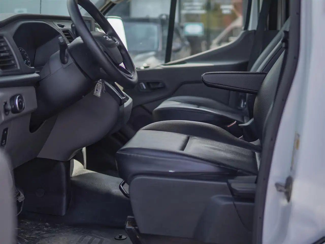 Ford Transit Cargo Van снимка Ford Transit Cargo Van