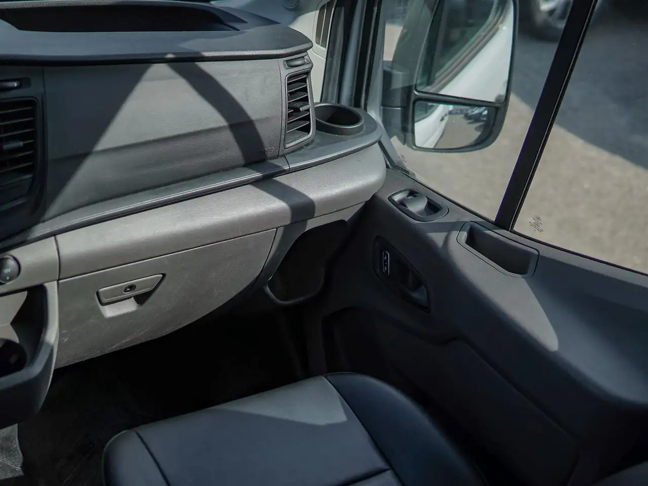 Ford Transit Cargo Van снимка Ford Transit Cargo Van