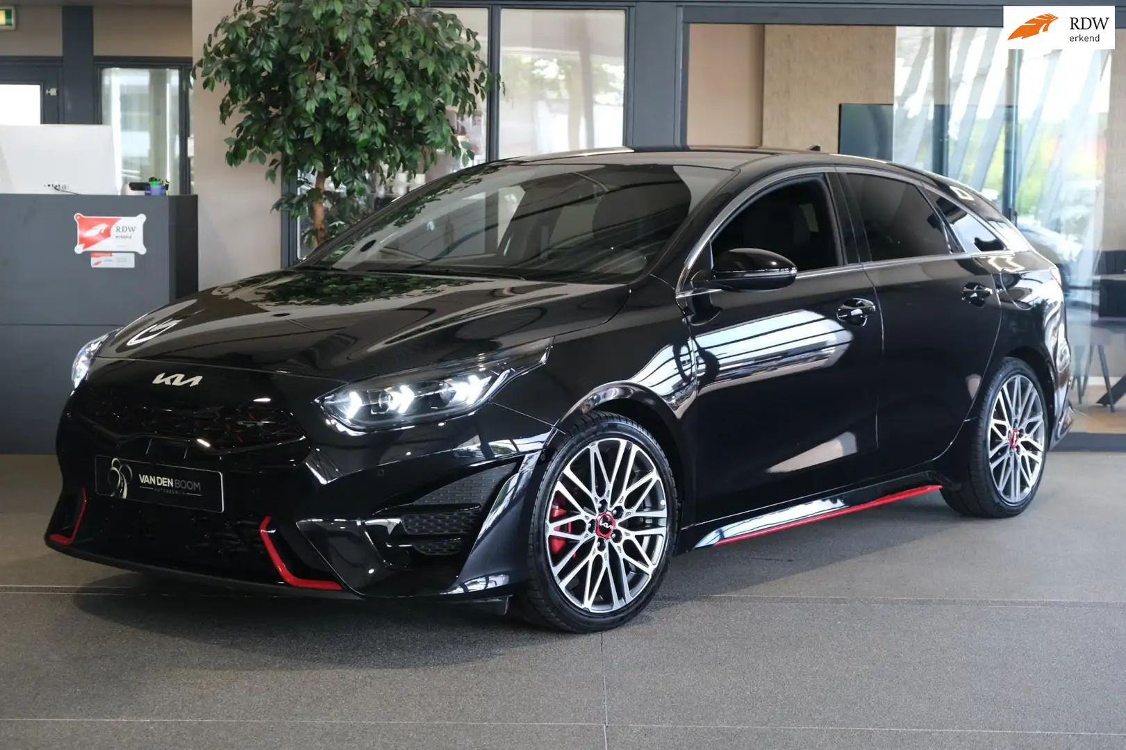 Kia ProCeed / pro_cee'd 1.6 T-GDI GT AUT 204PK Navi Virtual Led Leder Cam Zwart - 1