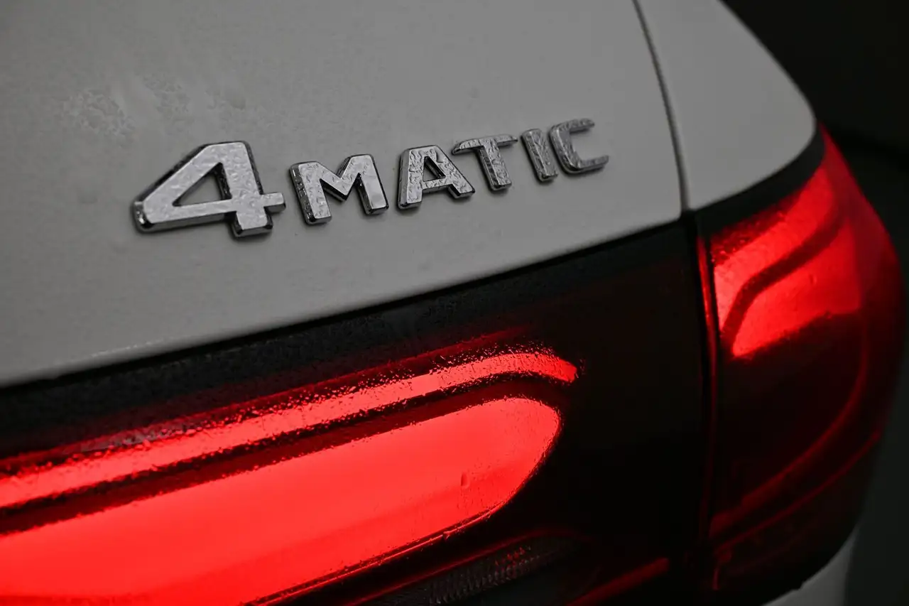 Mercedes-Benz GLC снимка Mercedes-Benz GLC