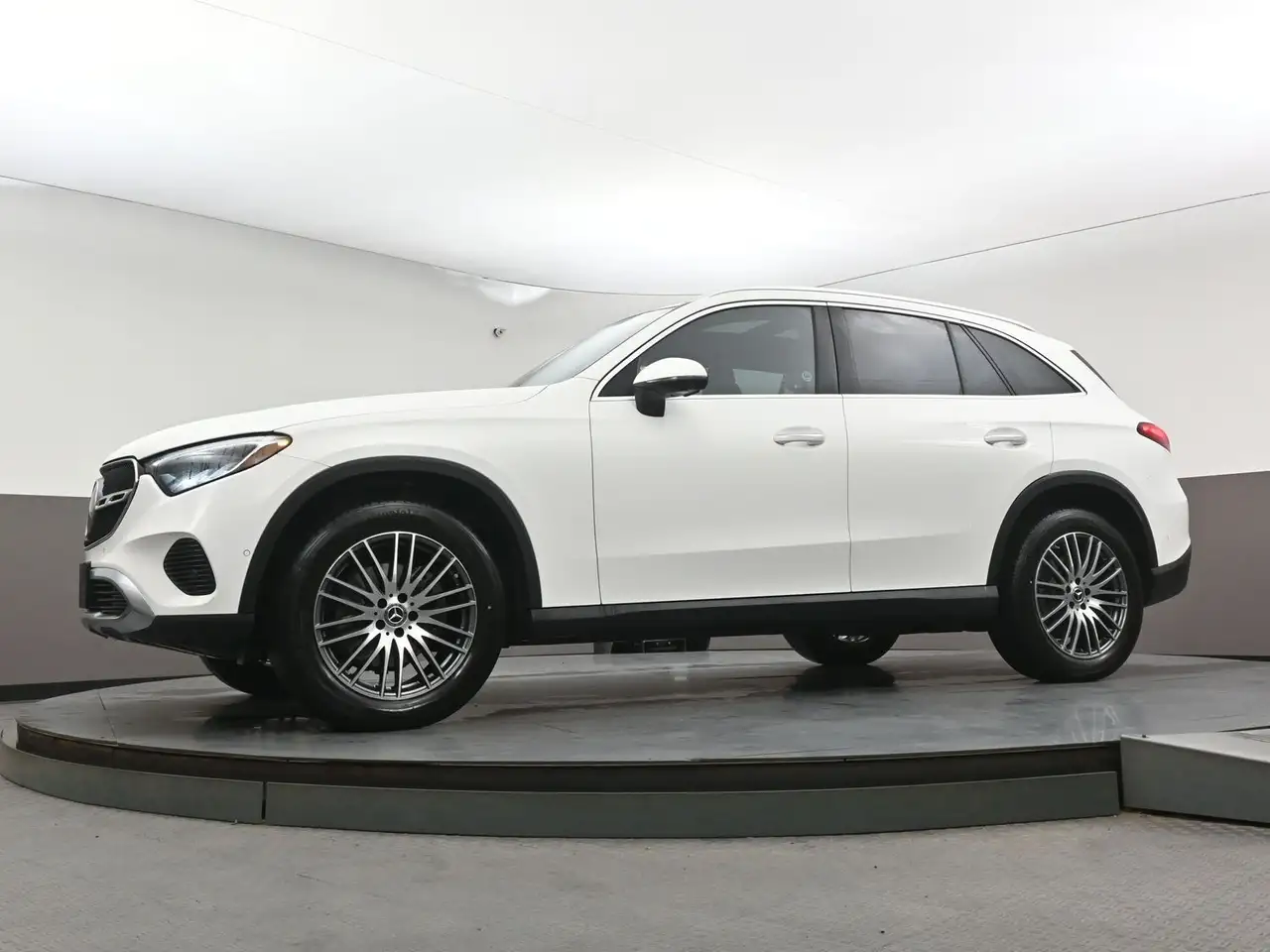 Mercedes-Benz GLC снимка Mercedes-Benz GLC