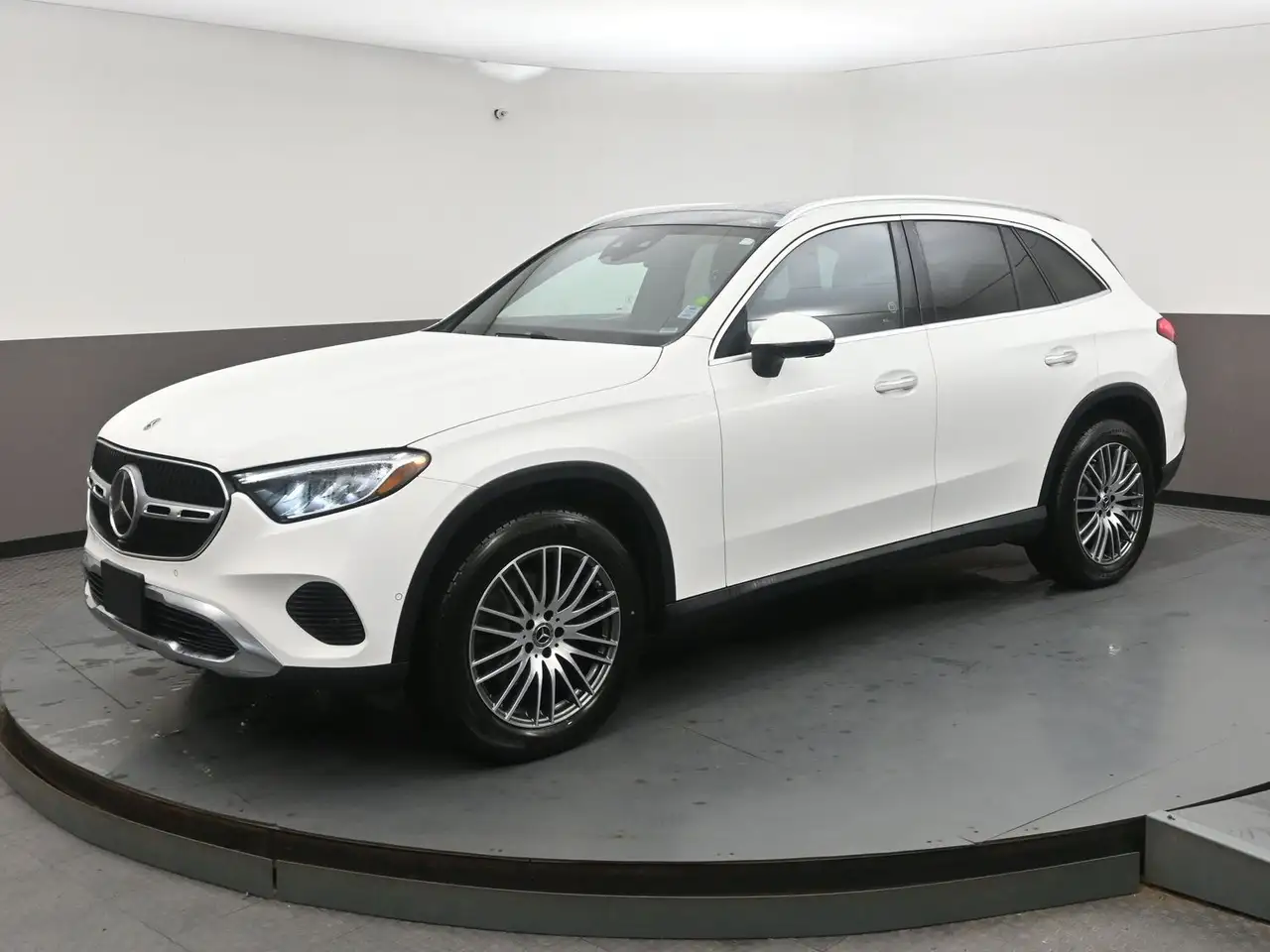 Mercedes-Benz GLC снимка Mercedes-Benz GLC