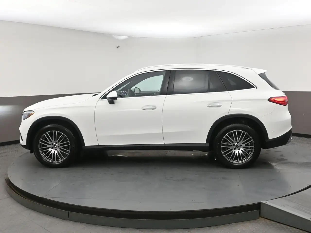 Mercedes-Benz GLC снимка Mercedes-Benz GLC