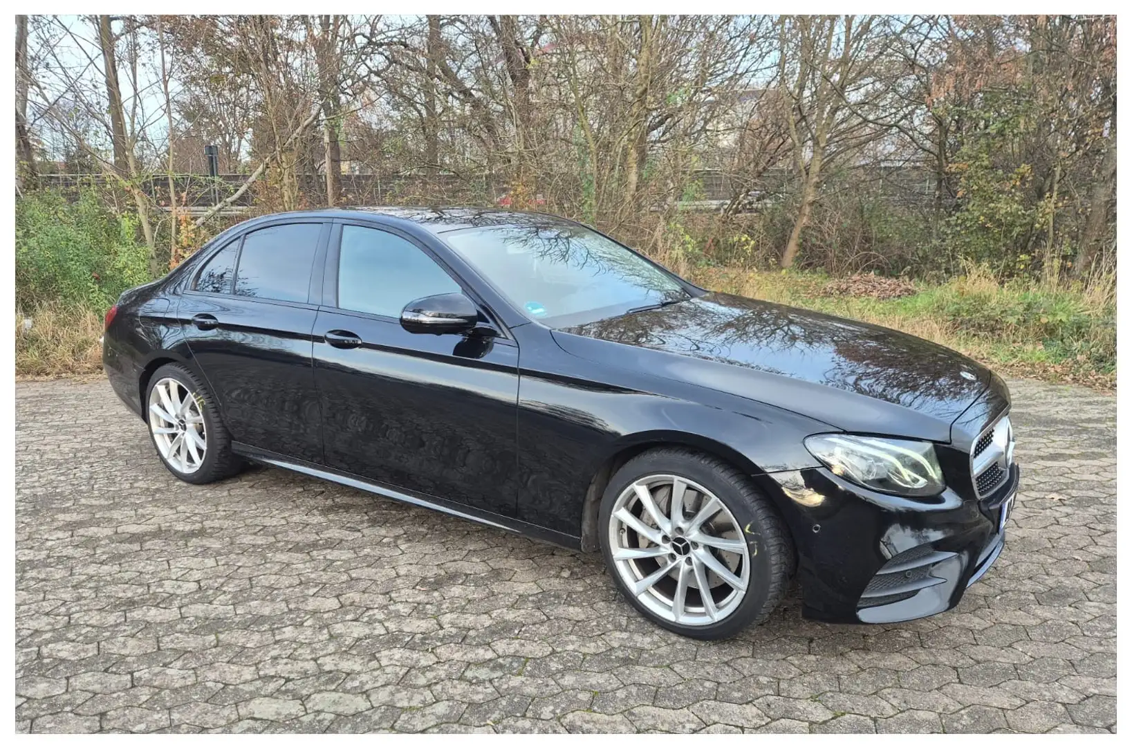 Mercedes-Benz E 350 9G-TRONIC AMG Line Чорний - 1