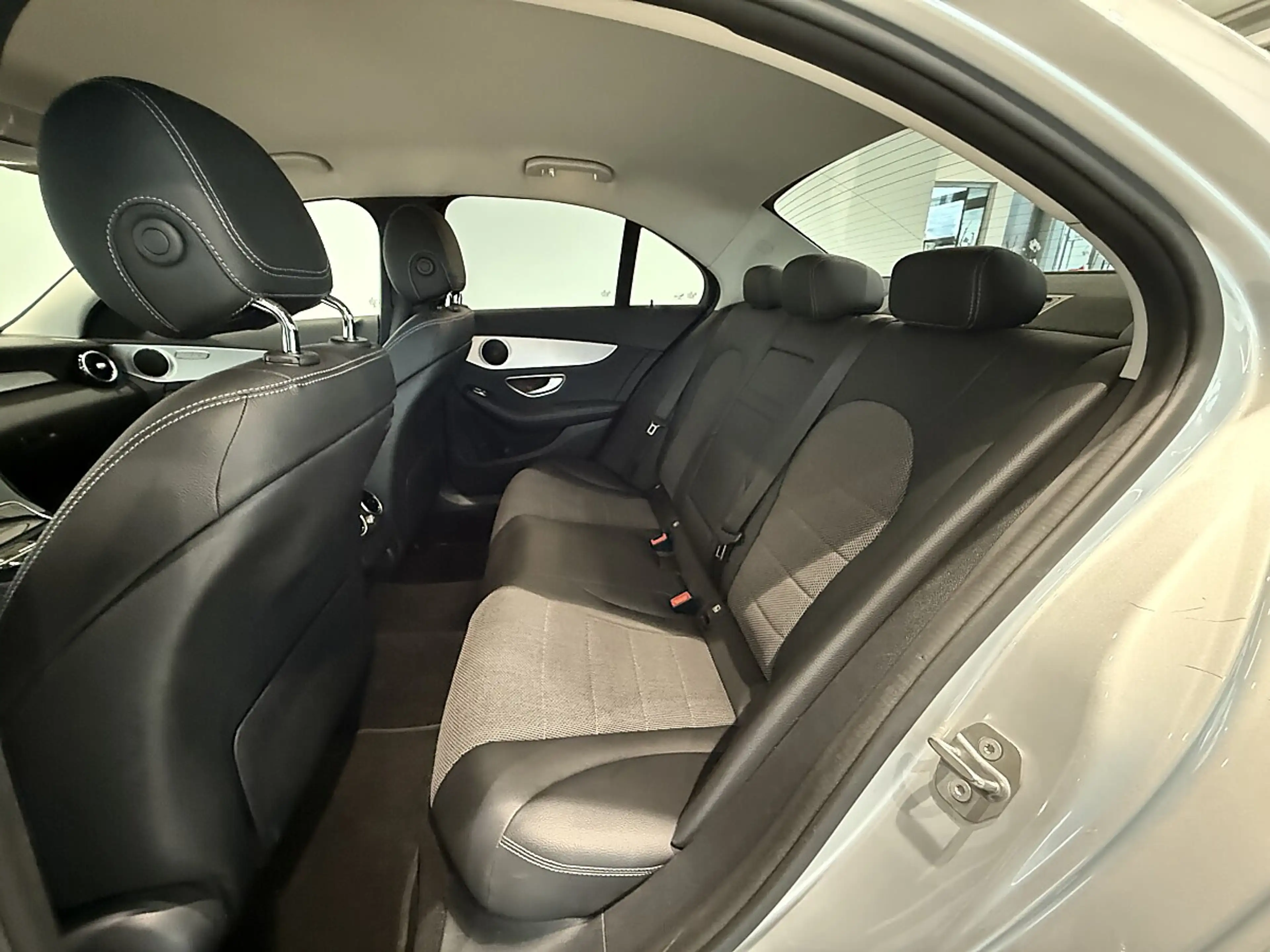 Mercedes-Benz C 200 d Avantgarde Aut. *Kamera*Sitzheizung*Keyless*LED — photo 13