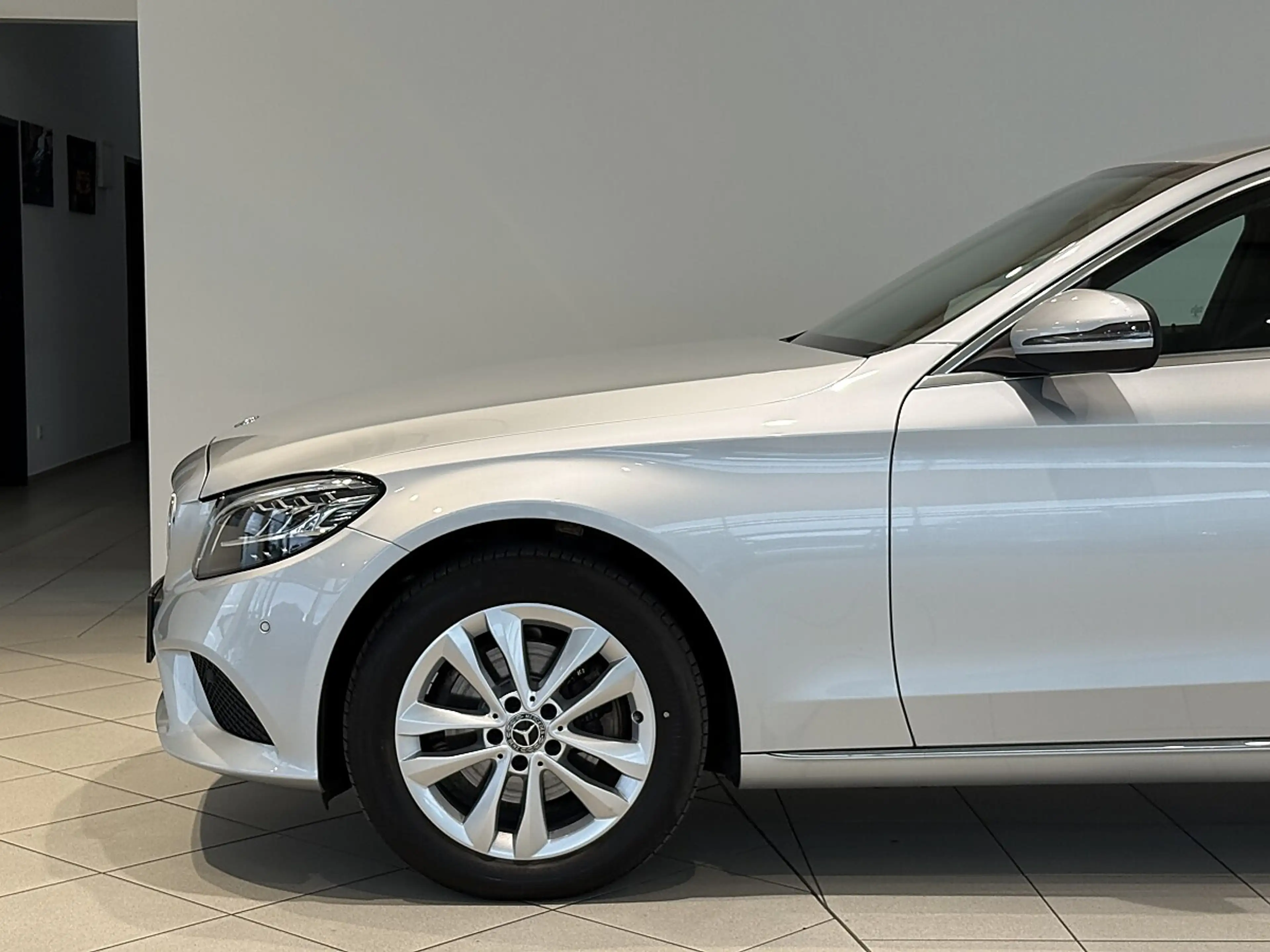 Mercedes-Benz C 200 d Avantgarde Aut. *Kamera*Sitzheizung*Keyless*LED — photo 9