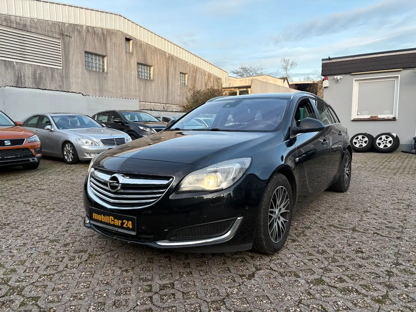 Opel Insignia A Sports Tourer Business Edition AUTOM. Zwart - 1
