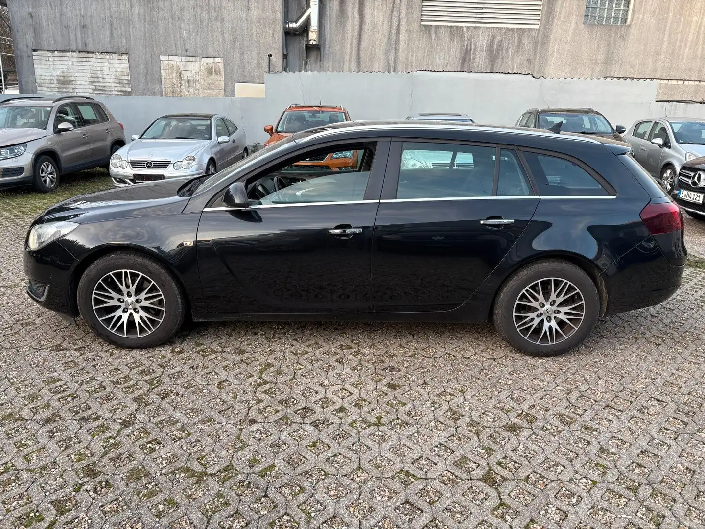 Opel Insignia A Sports Tourer Business Edition AUTOM. Zwart - 2