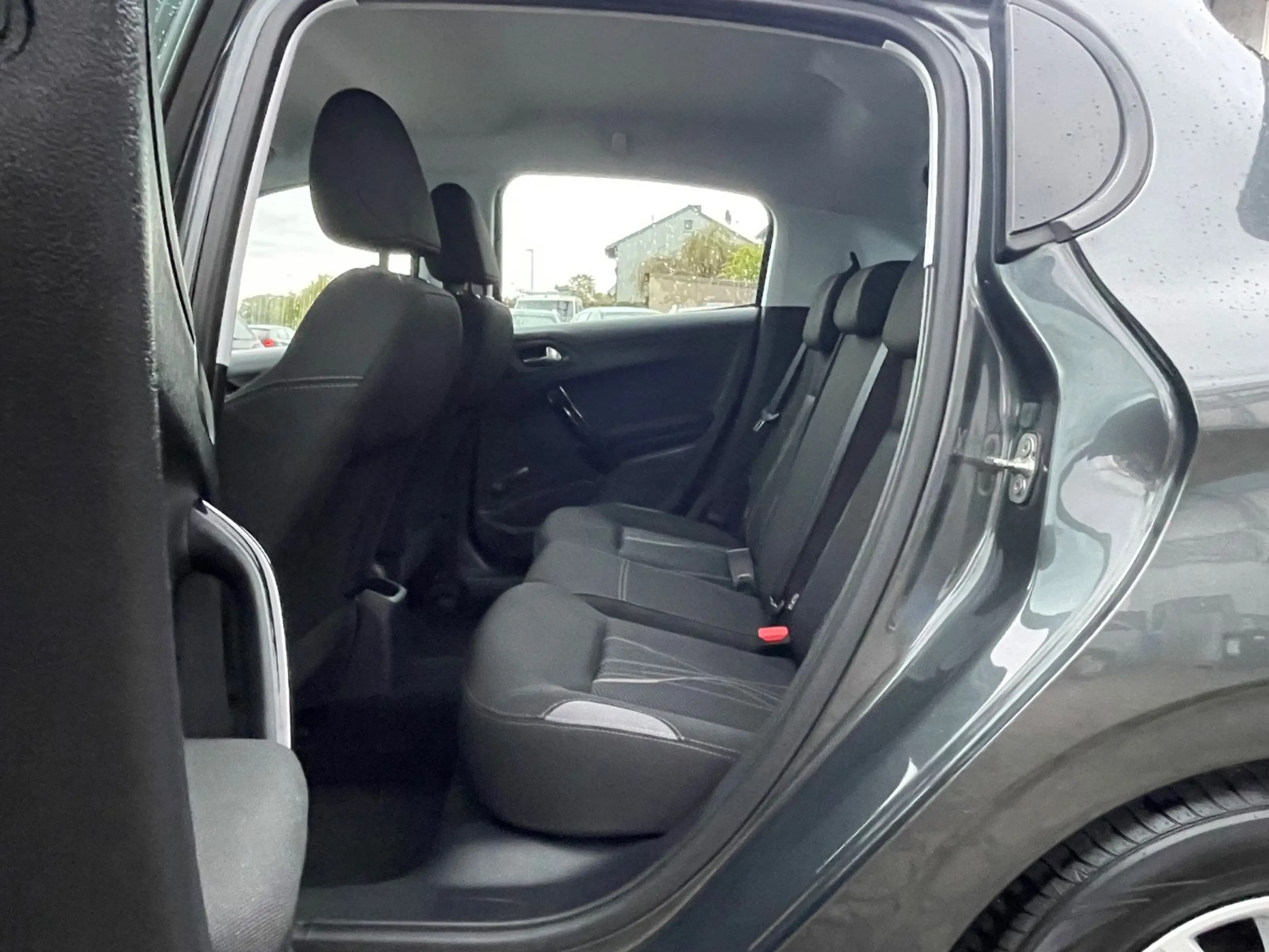 Peugeot 208 Active"Klima"Parkhilfe"Tempomat"Bluetooth" — photo 11