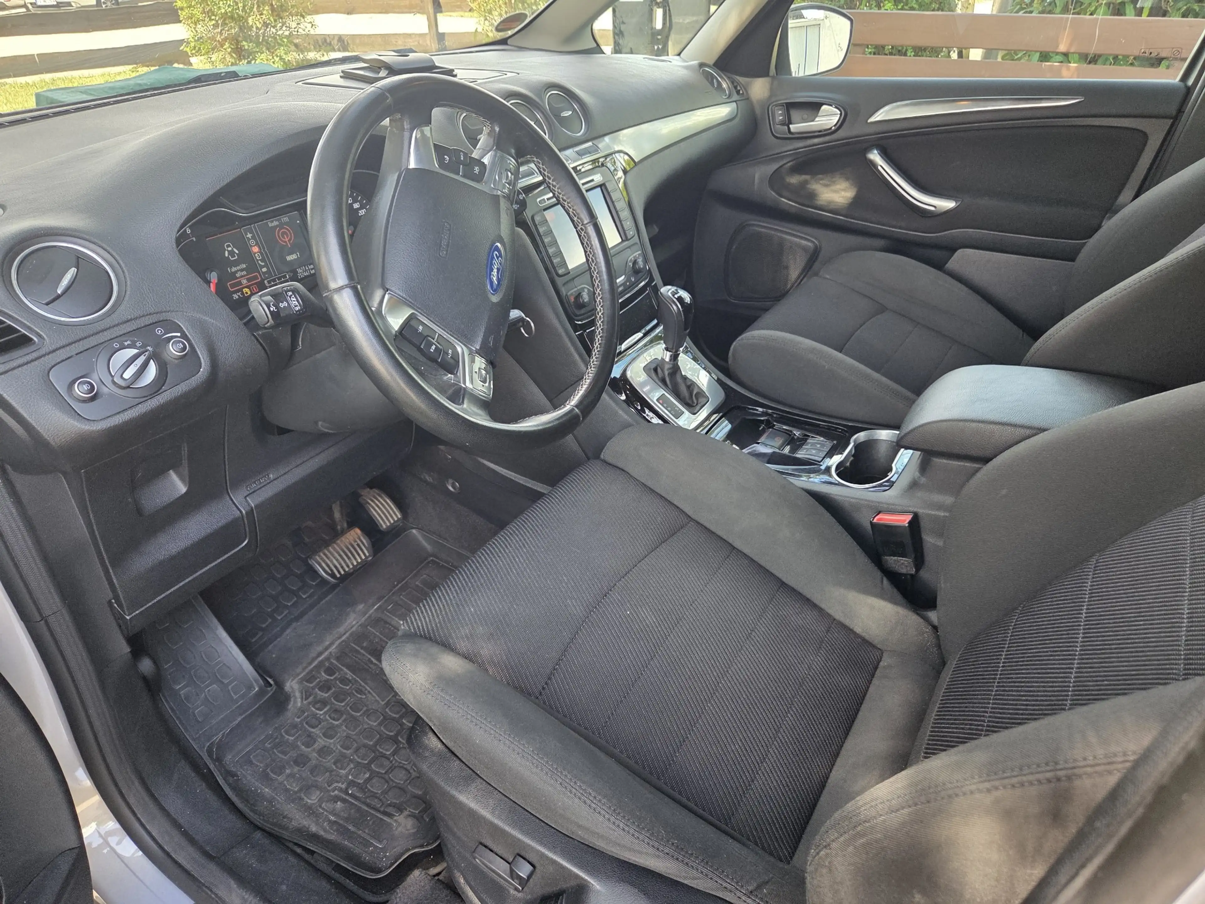 Ford Galaxy Titanium — photo 14
