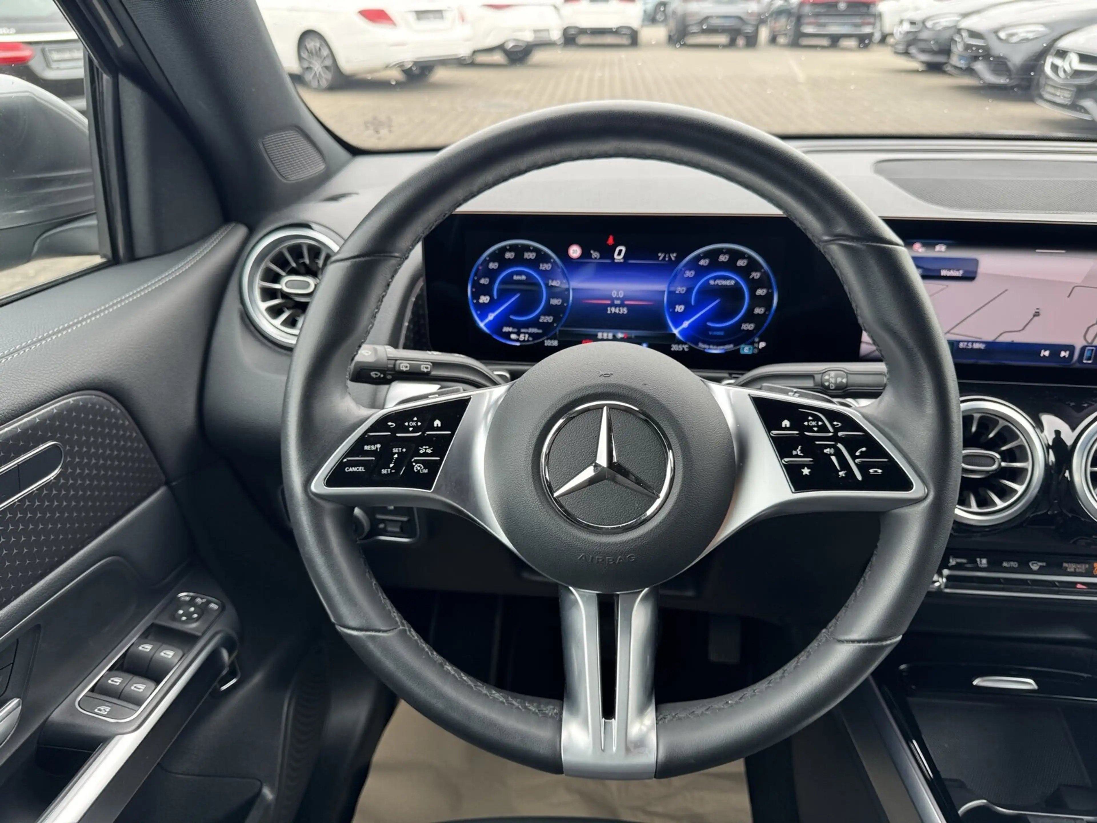 Mercedes-Benz EQB 350 EQB 350 4M PROGR. NAVI+LED+KAMERA+CARPLAY+ASSIST — photo 13