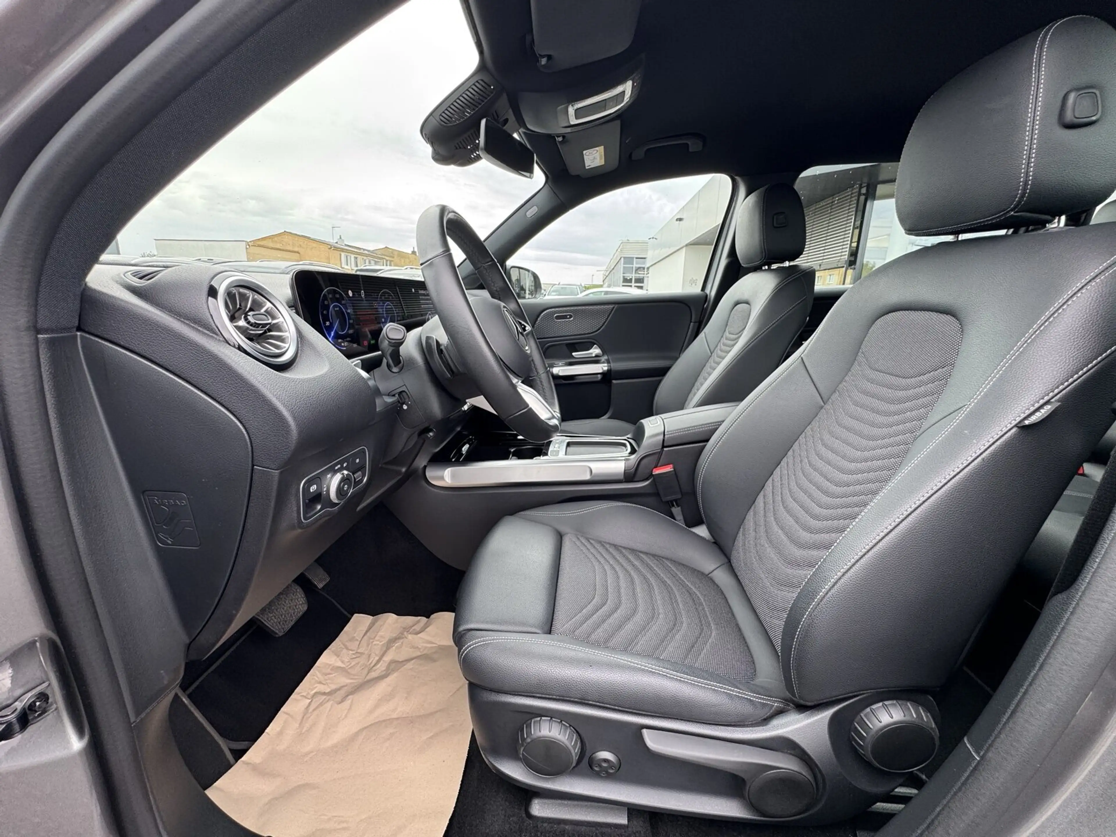 Mercedes-Benz EQB 350 EQB 350 4M PROGR. NAVI+LED+KAMERA+CARPLAY+ASSIST — photo 10