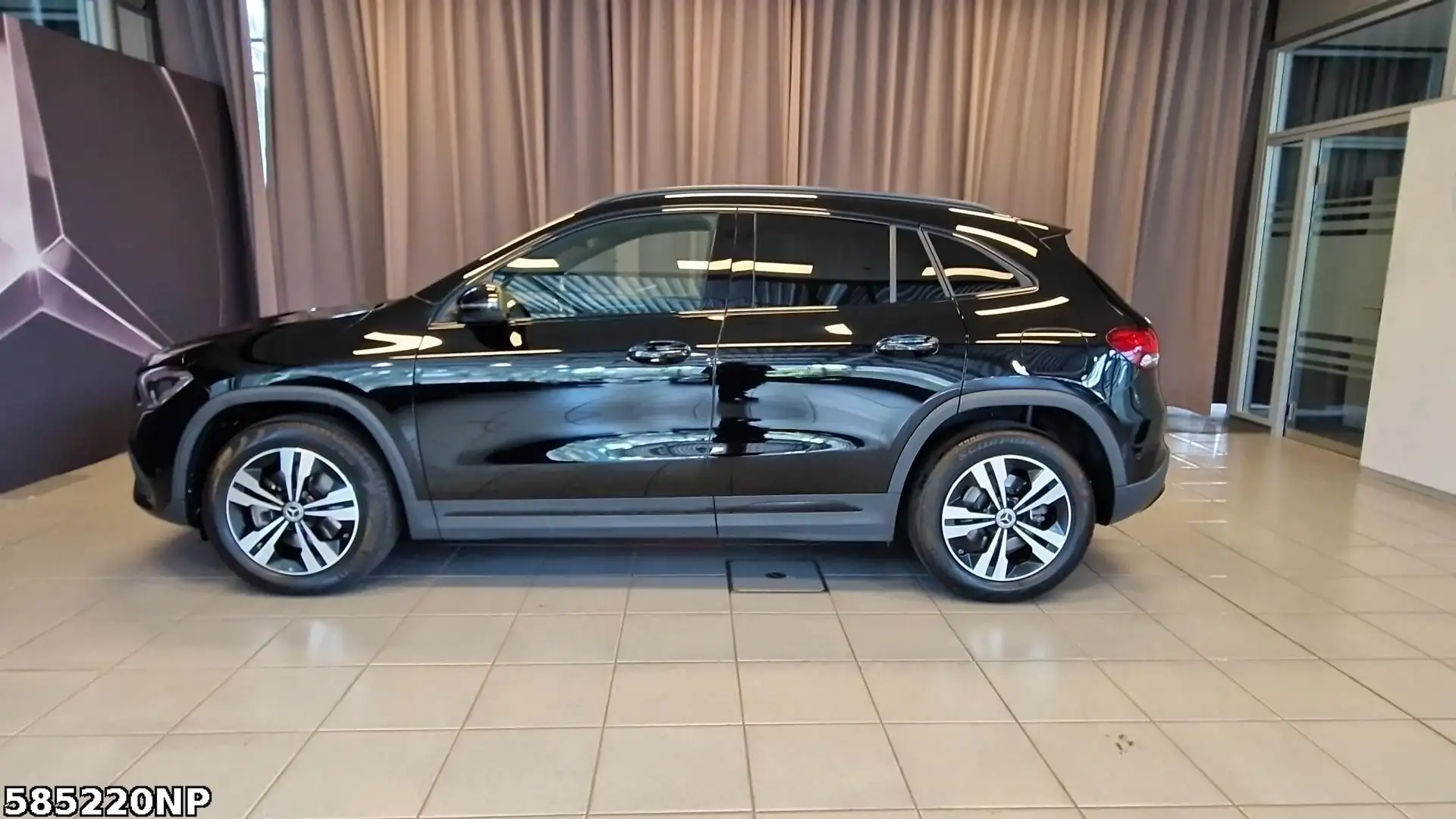 Mercedes-Benz GLA 250 4m Progressive Schwarz - 2