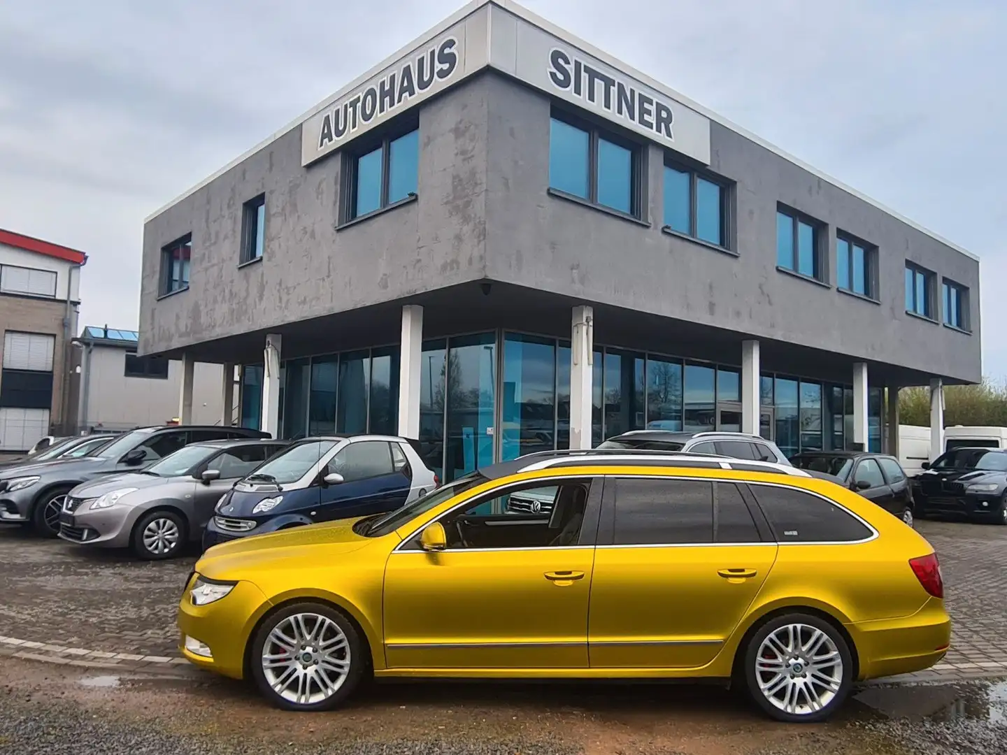 Skoda Superb Combi Elegance TDI Bi-Xenon Navi AHK Gold - 1
