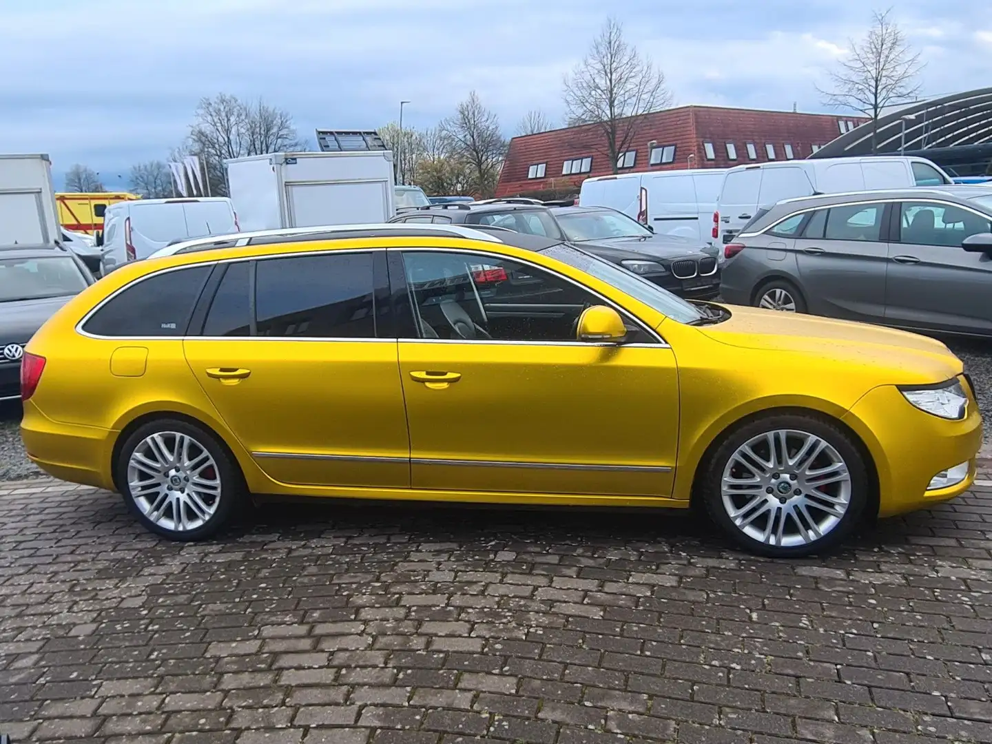 Skoda Superb Combi Elegance TDI Bi-Xenon Navi AHK Gold - 2