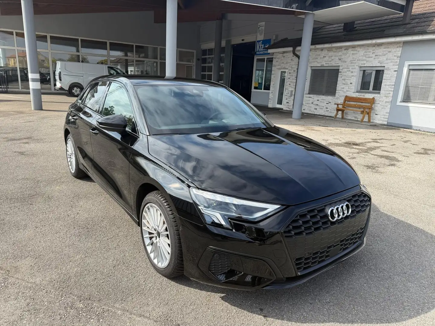 Audi A3 30 TFSI advanced/Navi/LED/Optik schwarz/PDC/ACC Schwarz - 2