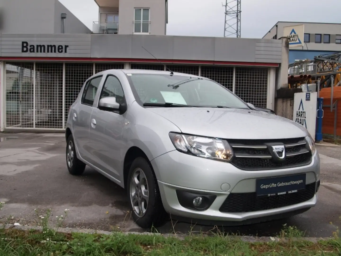 Dacia Sandero Dacia Sandero Celebration 1,2 16V 75 Silber - 1
