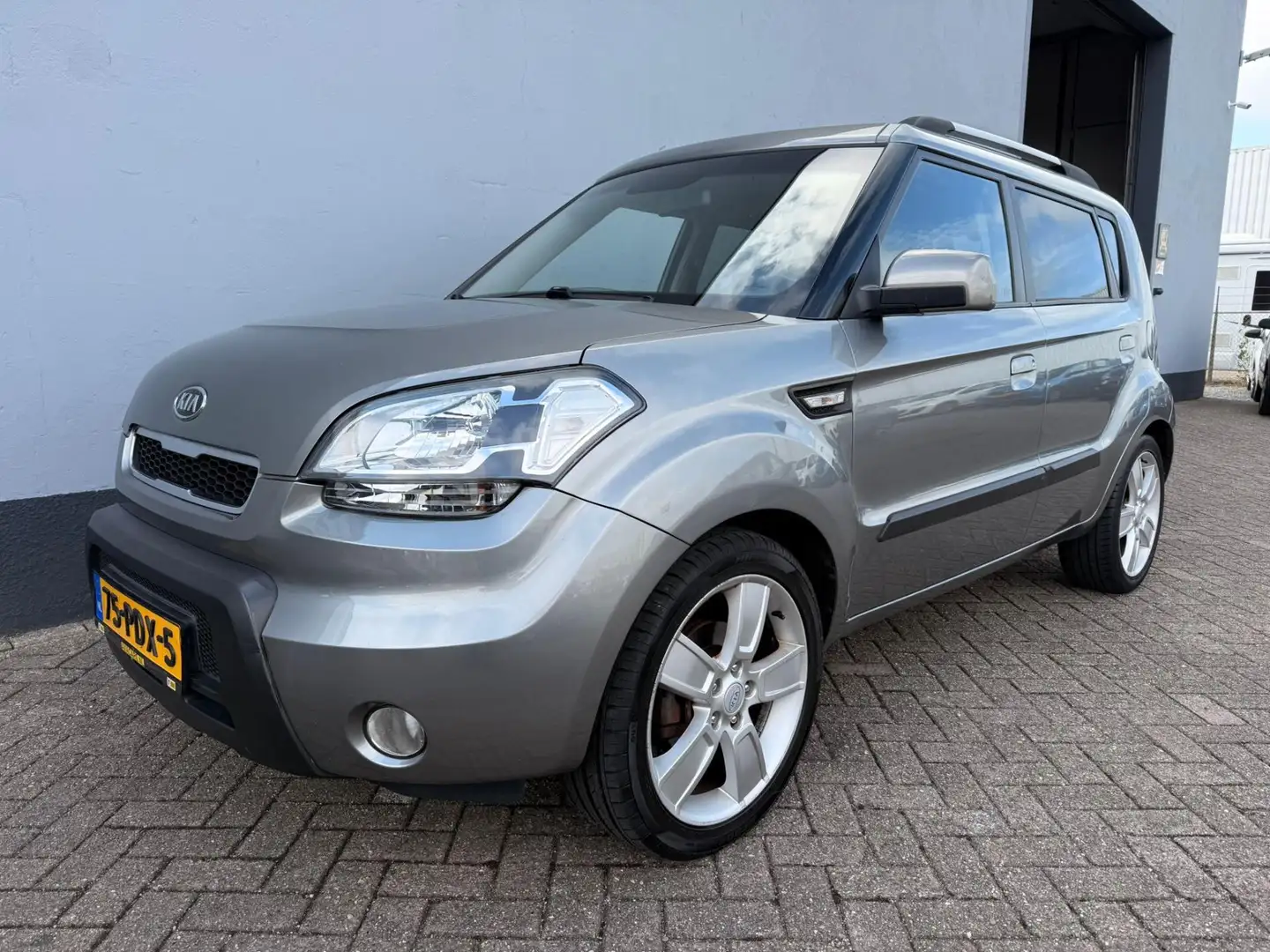 Kia Soul 1.6 X-ecutive - Airco - Trekhaak Grijs - 1
