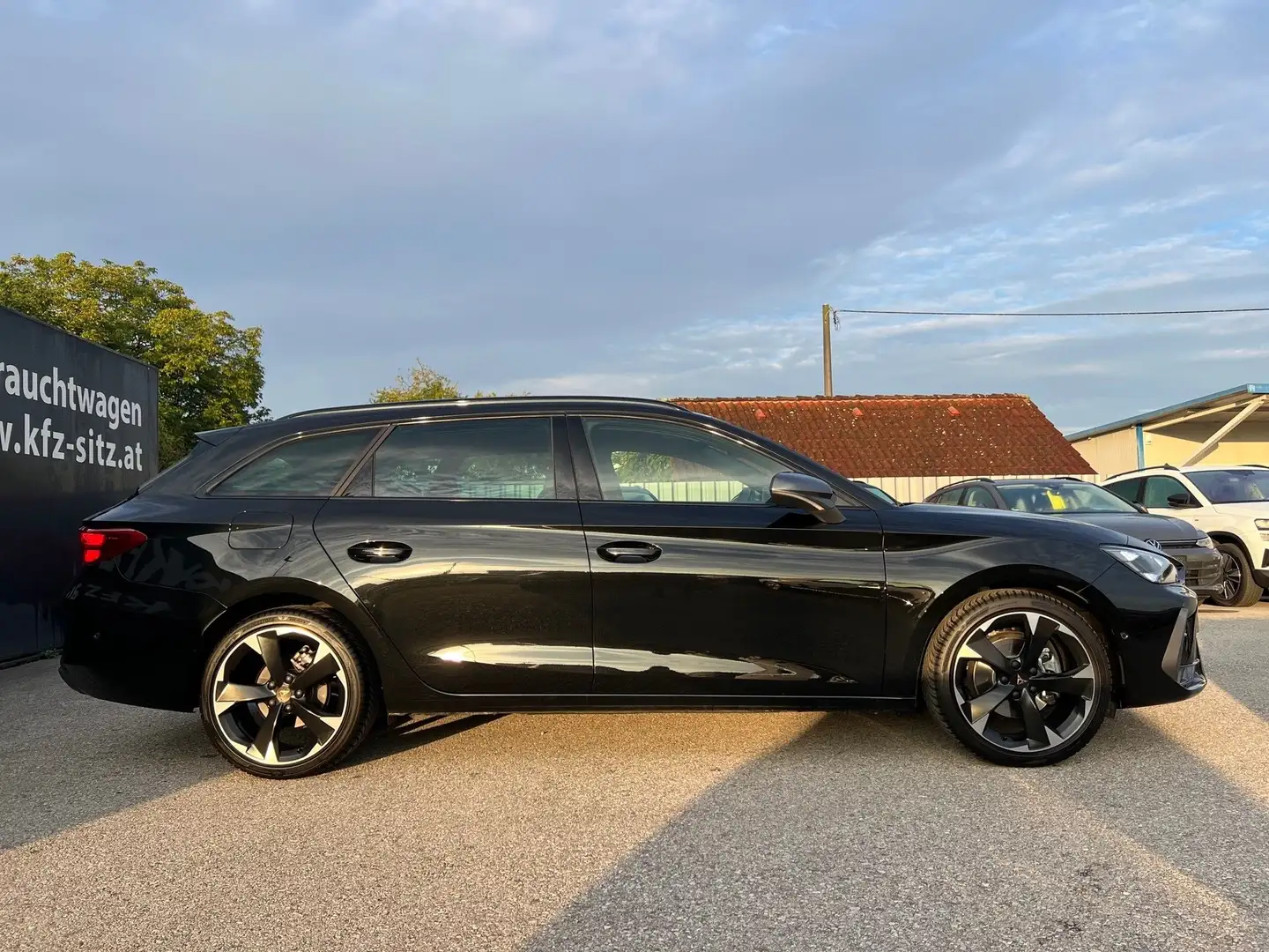 CUPRA Leon SP Kombi 1.5 eTSI DSG 150 PS | NP €46.400 Schwarz - 2