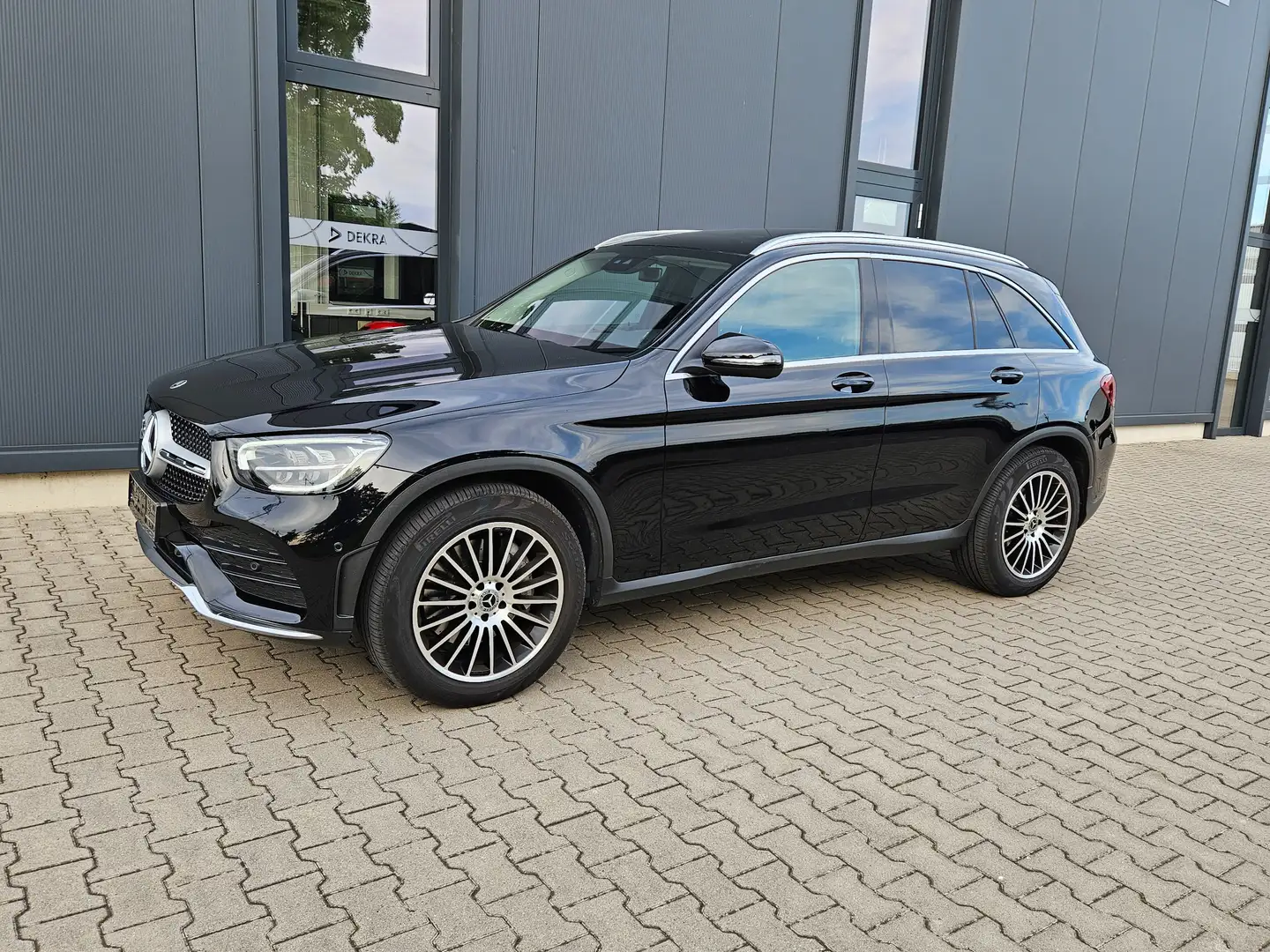 Mercedes-Benz GLC 200 4M AMG AHK Pano Kamera Ambiente 2.Hd. Noir - 1