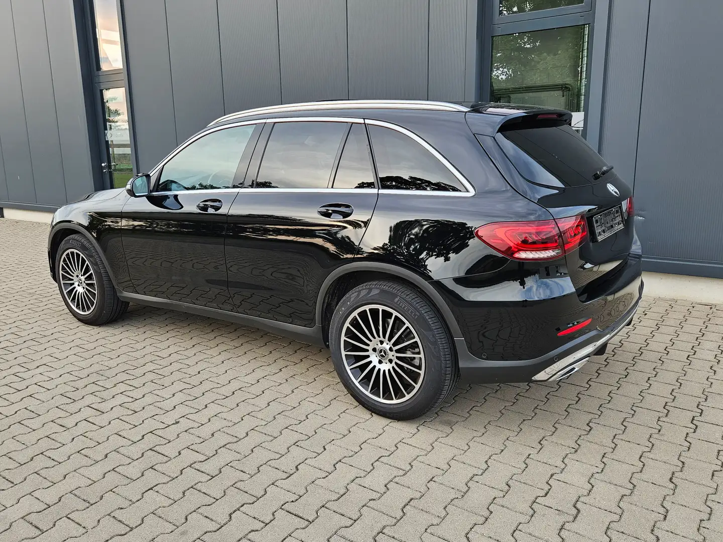 Mercedes-Benz GLC 200 4M AMG AHK Pano Kamera Ambiente 2.Hd. Noir - 2