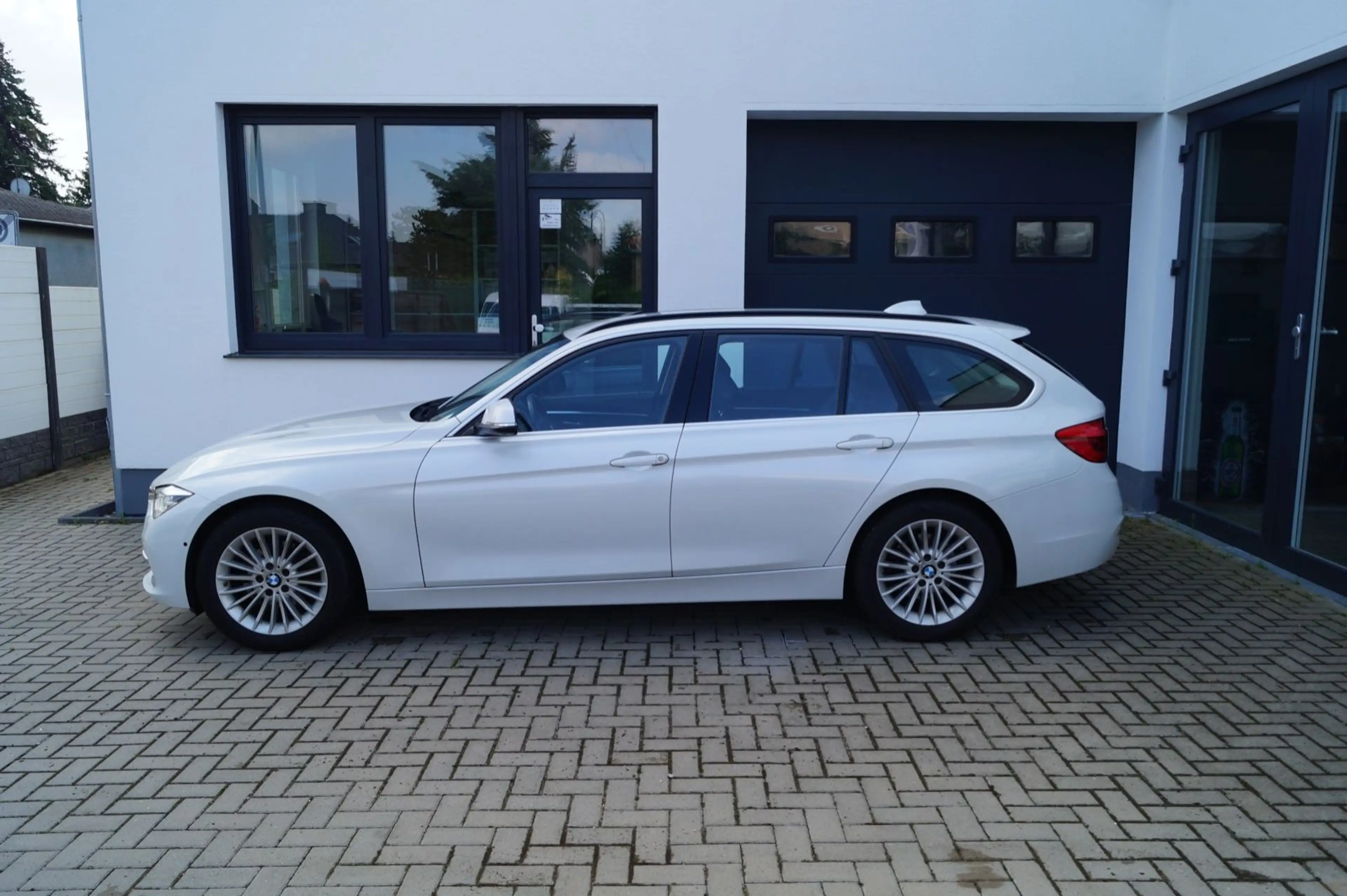 BMW 318 i Touring Luxury Line Purity — photo 4