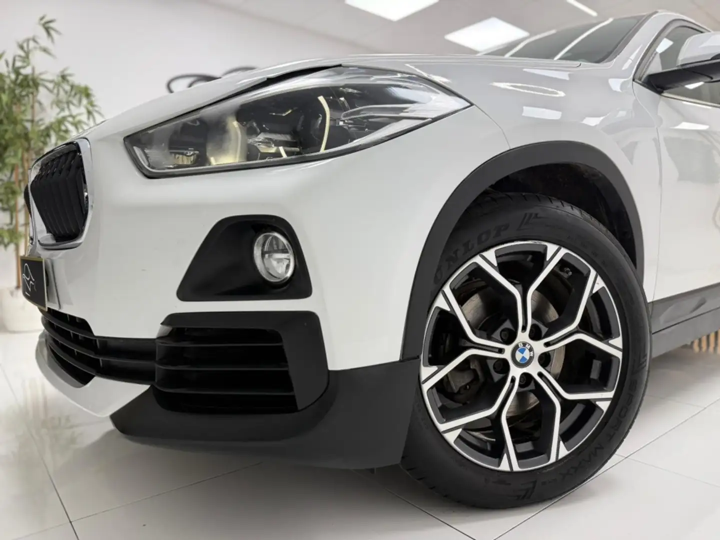 BMW X2 sDrive 18iA Blanc - 2