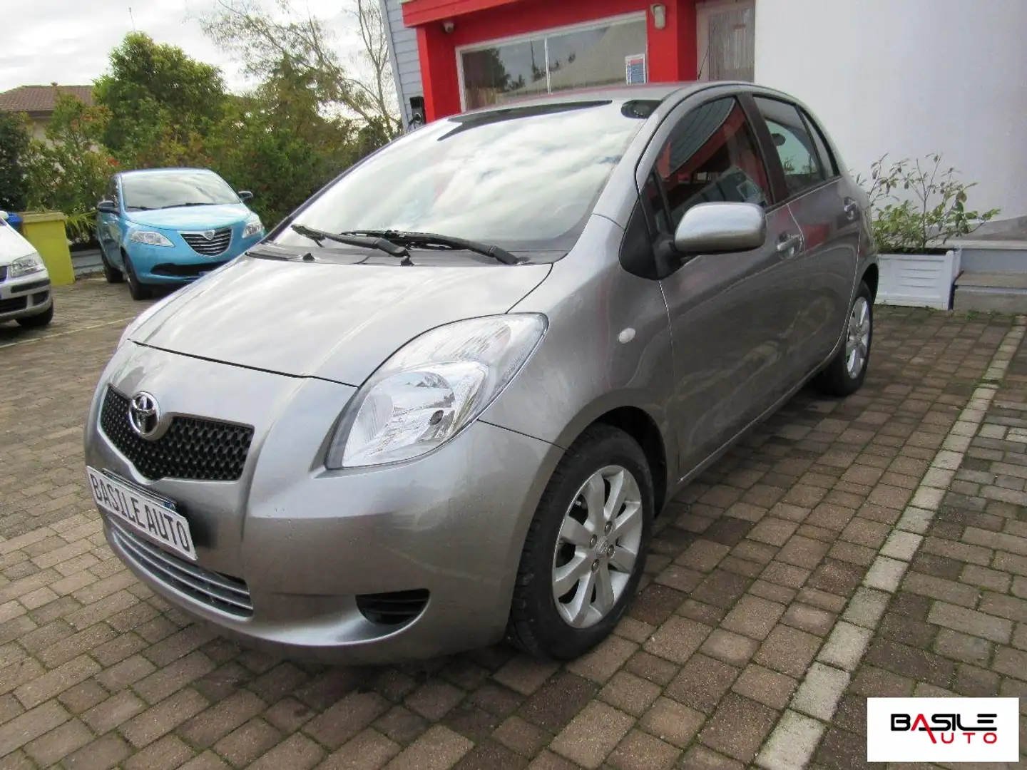 Toyota Yaris 1.3 5p. M-MT Navi Gris - 2