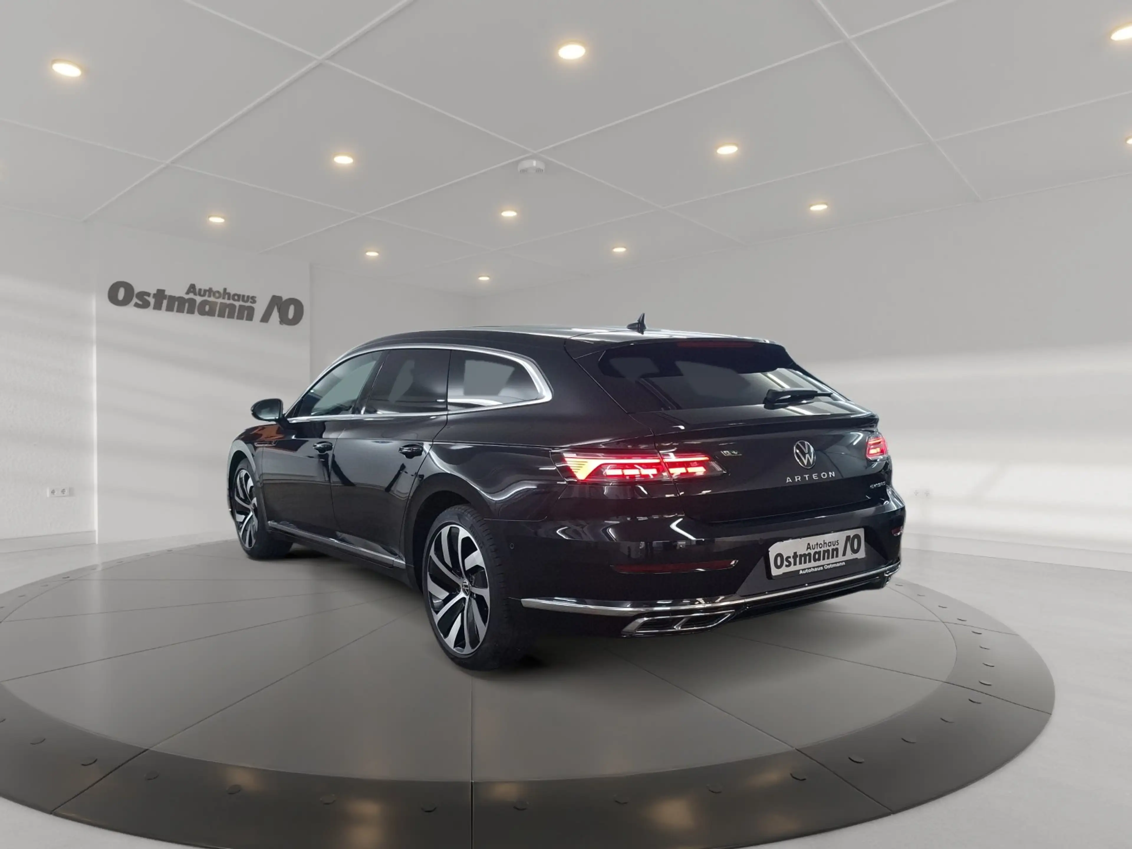 Volkswagen Arteon Shooting Brake R-Line e-Hybrid AHK Matrix — photo 3