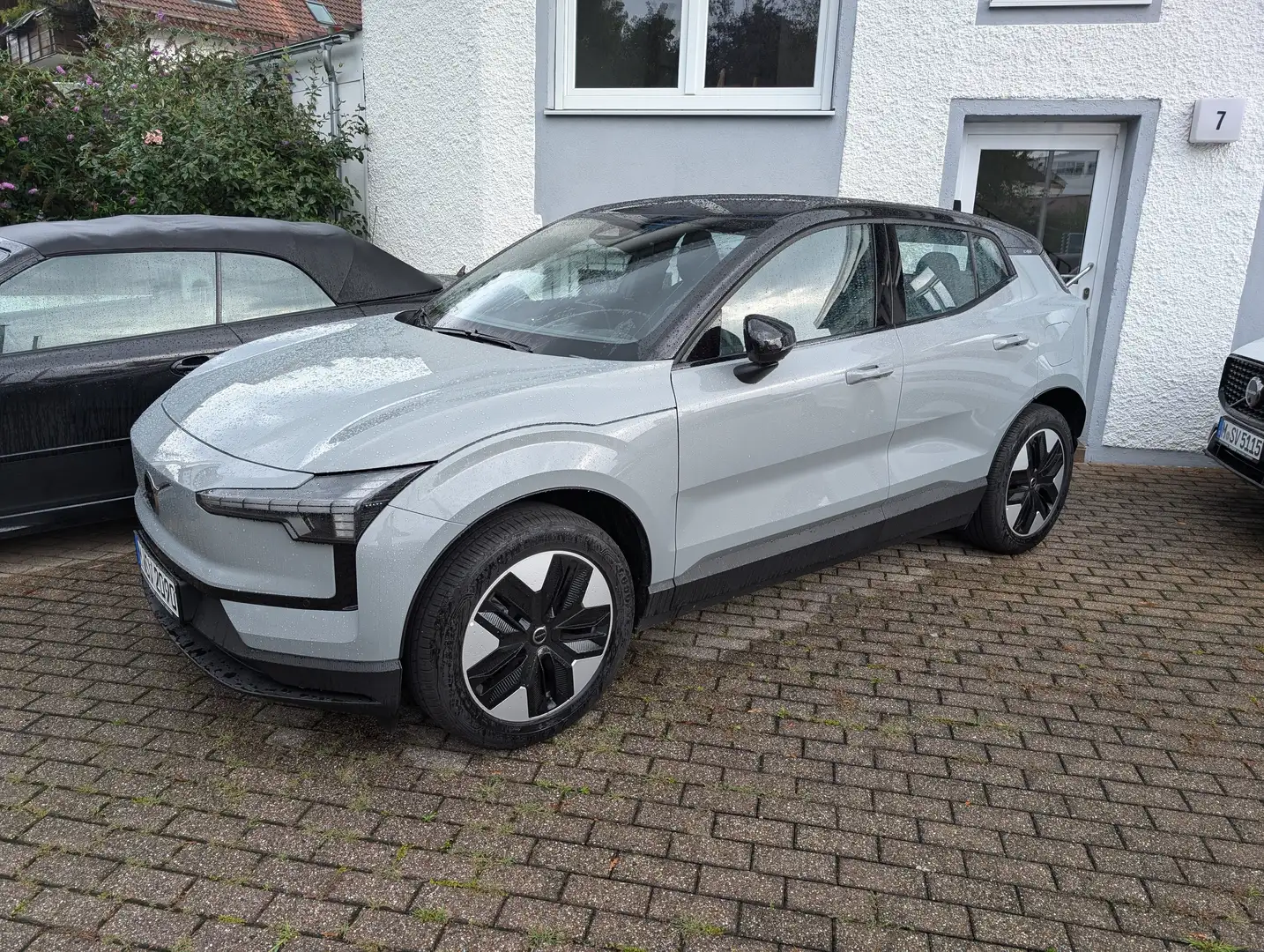 Volvo EX30 Plus 2WD Pure Electric Gri - 1