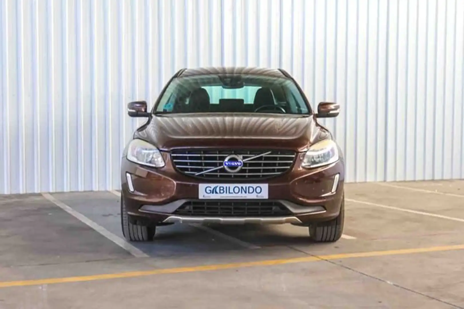 Volvo XC60 2.4D Kinetic Marrón - 2