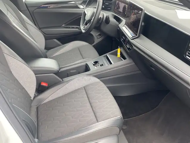 Volkswagen Tiguan view 13