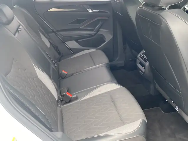 Volkswagen Tiguan view 12