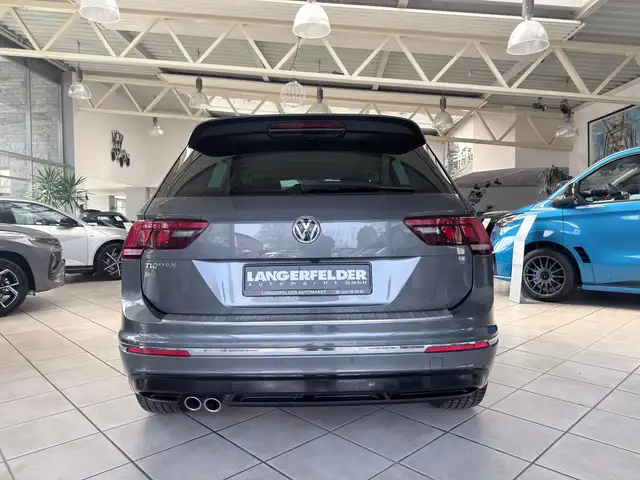 Volkswagen Tiguan view 4