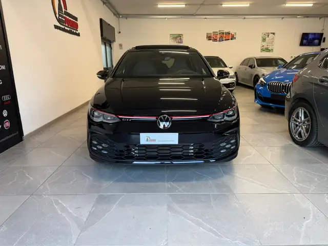 Volkswagen Golf view 2