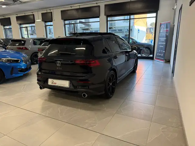 Volkswagen Golf view 4