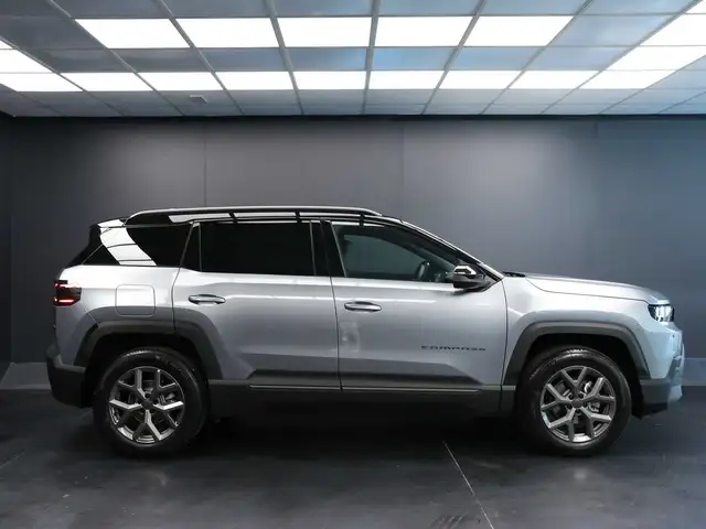 Jeep Compass view 5
