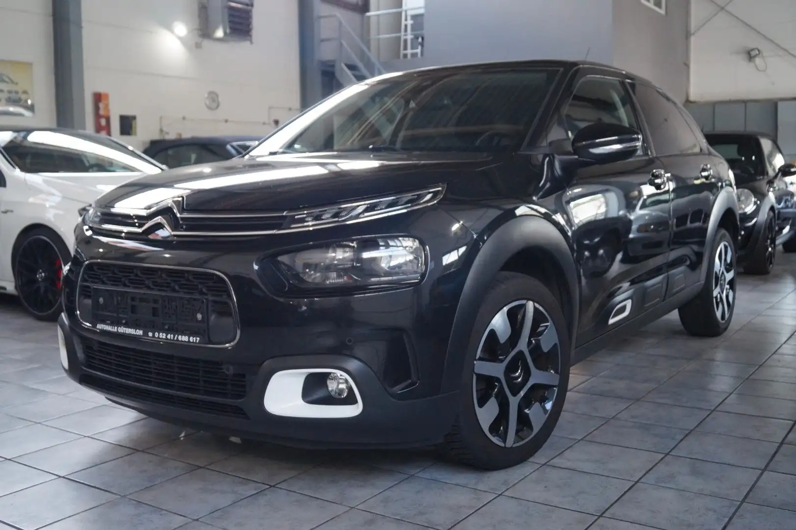 Citroen C4 Cactus C4 1.2 Cactus Shine*Navi*Kamera*Carplay* Zwart - 1