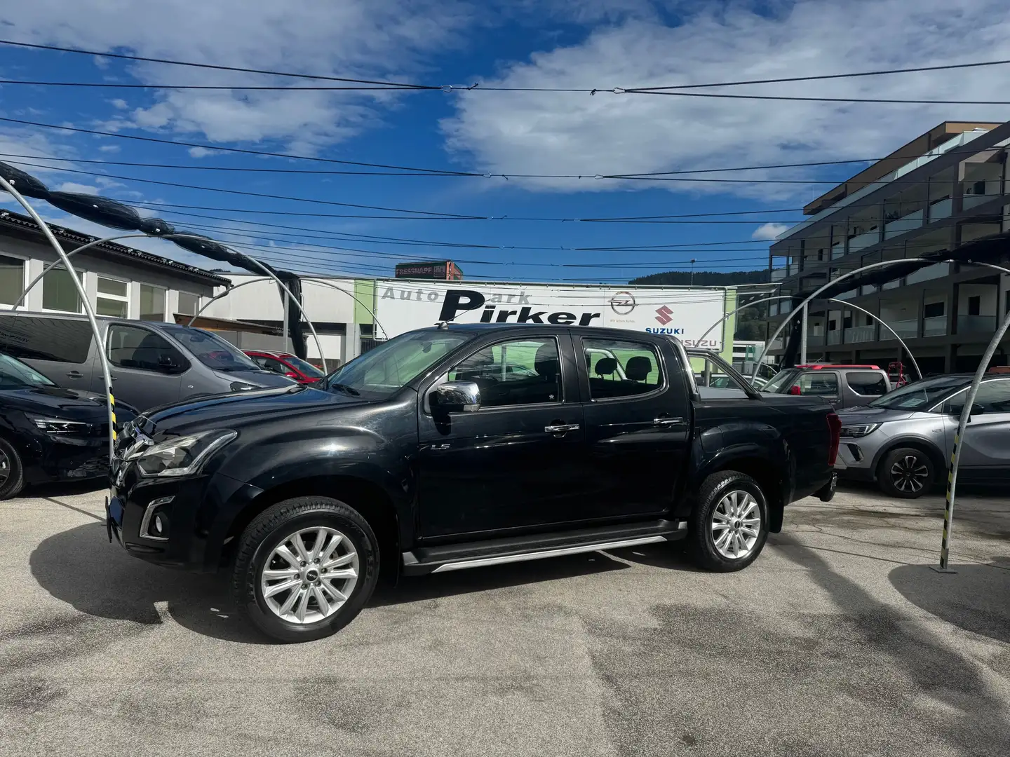 Isuzu D-Max Double Cab 4WD Schwarz - 2