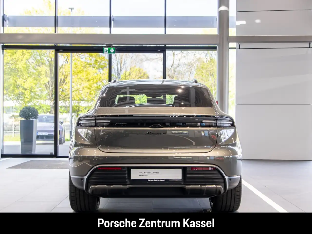Porsche Macan Electric 4 HA-Lenkung InnoDrive Head-Up 4