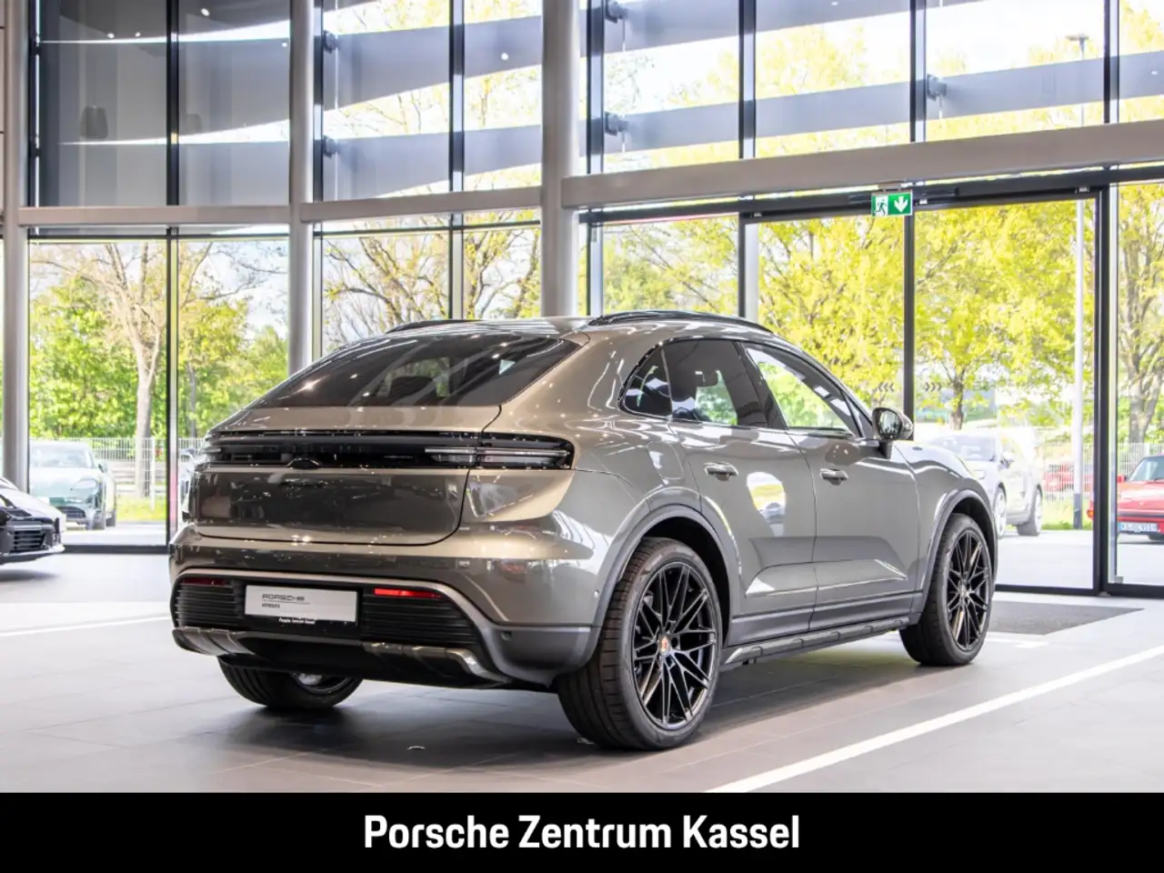 Porsche Macan Electric 4 HA-Lenkung InnoDrive Head-Up 5