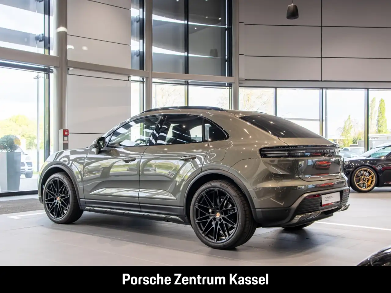 Porsche Macan Electric 4 HA-Lenkung InnoDrive Head-Up 3