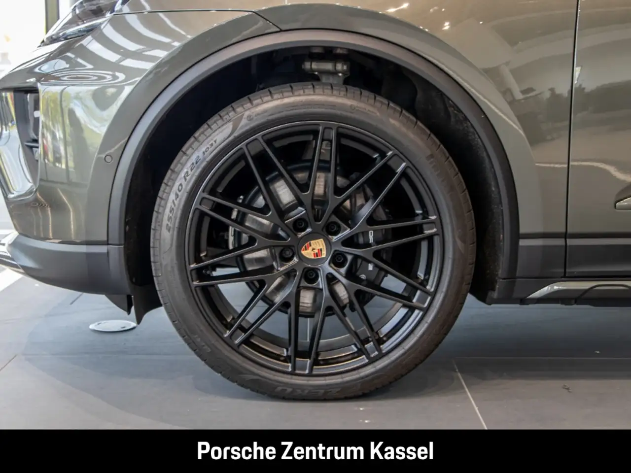 Porsche Macan Electric 4 HA-Lenkung InnoDrive Head-Up 8