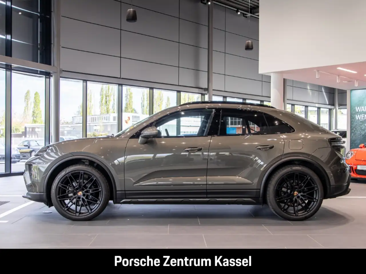 Porsche Macan Electric 4 HA-Lenkung InnoDrive Head-Up 2