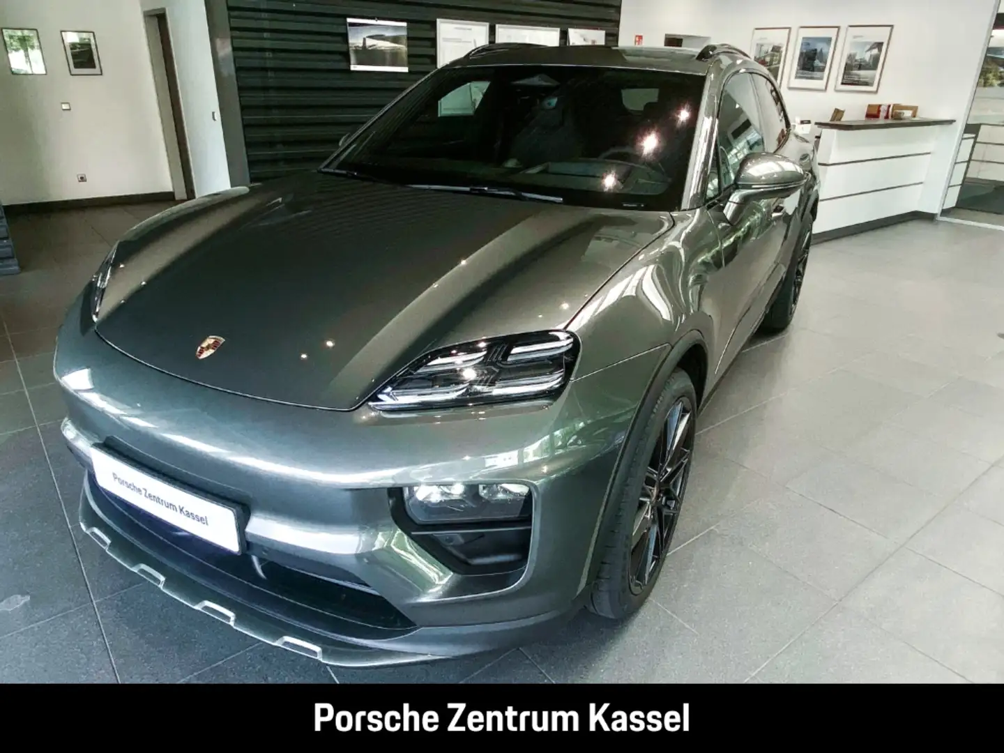 Porsche Macan Electric 4 Matrix LED Grün - 1