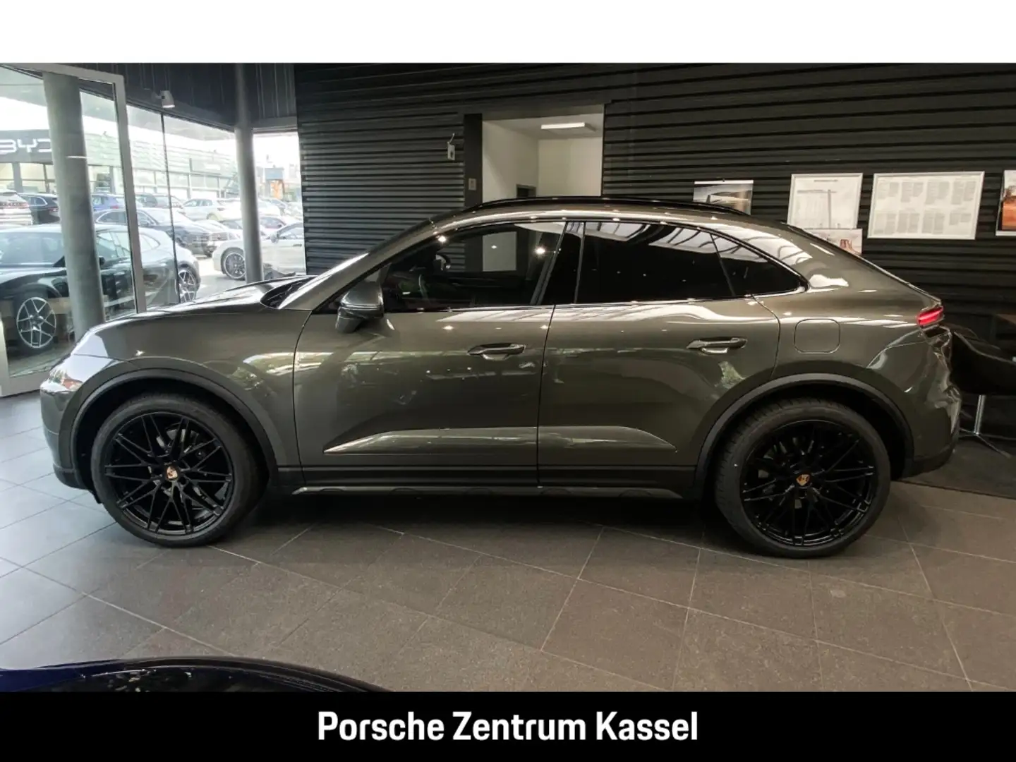 Porsche Macan Electric 4 Matrix LED Grün - 2