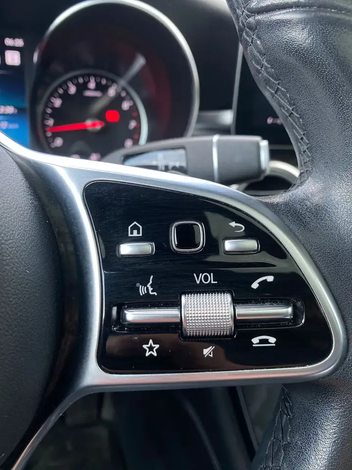 Mercedes-Benz GLC снимка Mercedes-Benz GLC