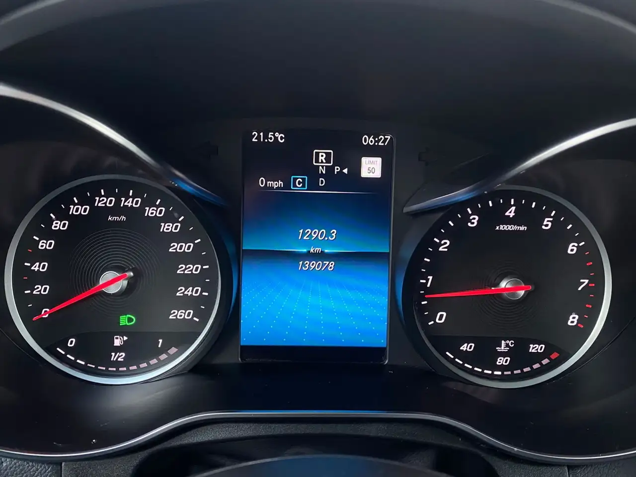 Mercedes-Benz GLC снимка Mercedes-Benz GLC