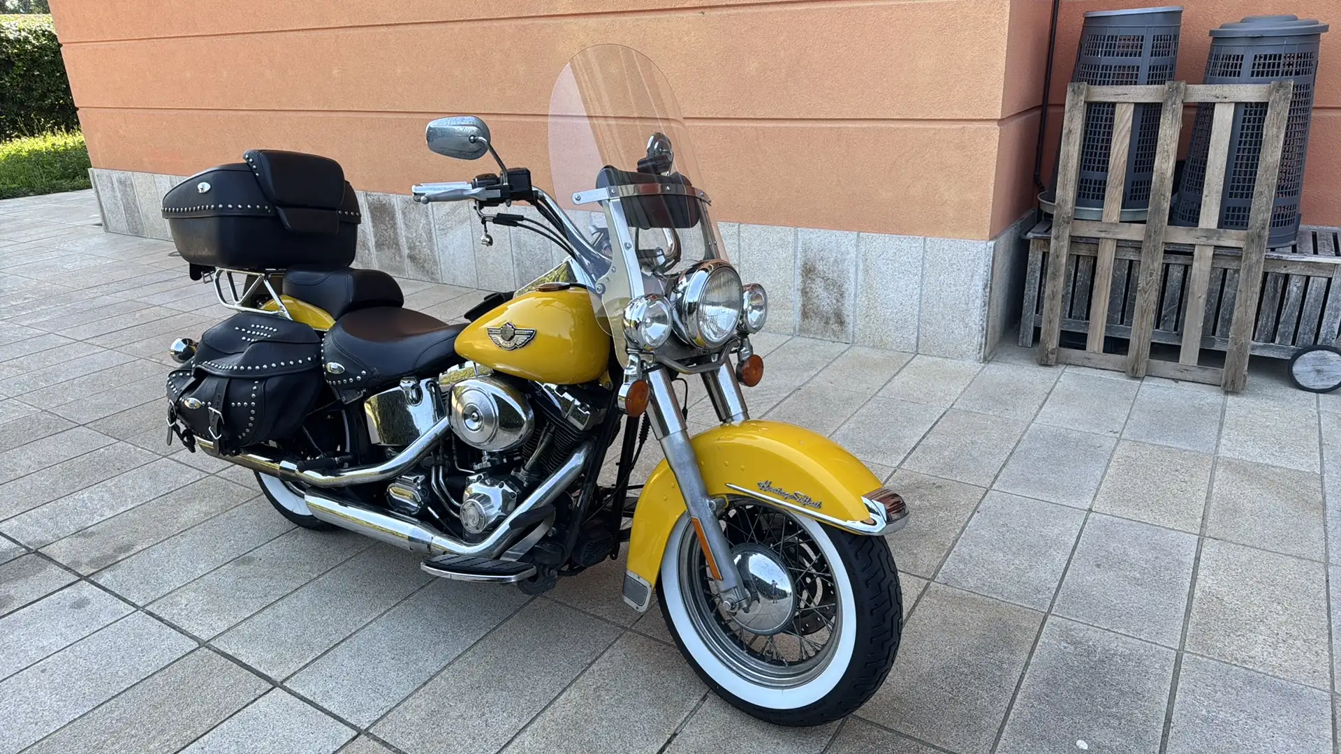 Harley-Davidson Heritage Softail flstc del centenario Giallo - 1
