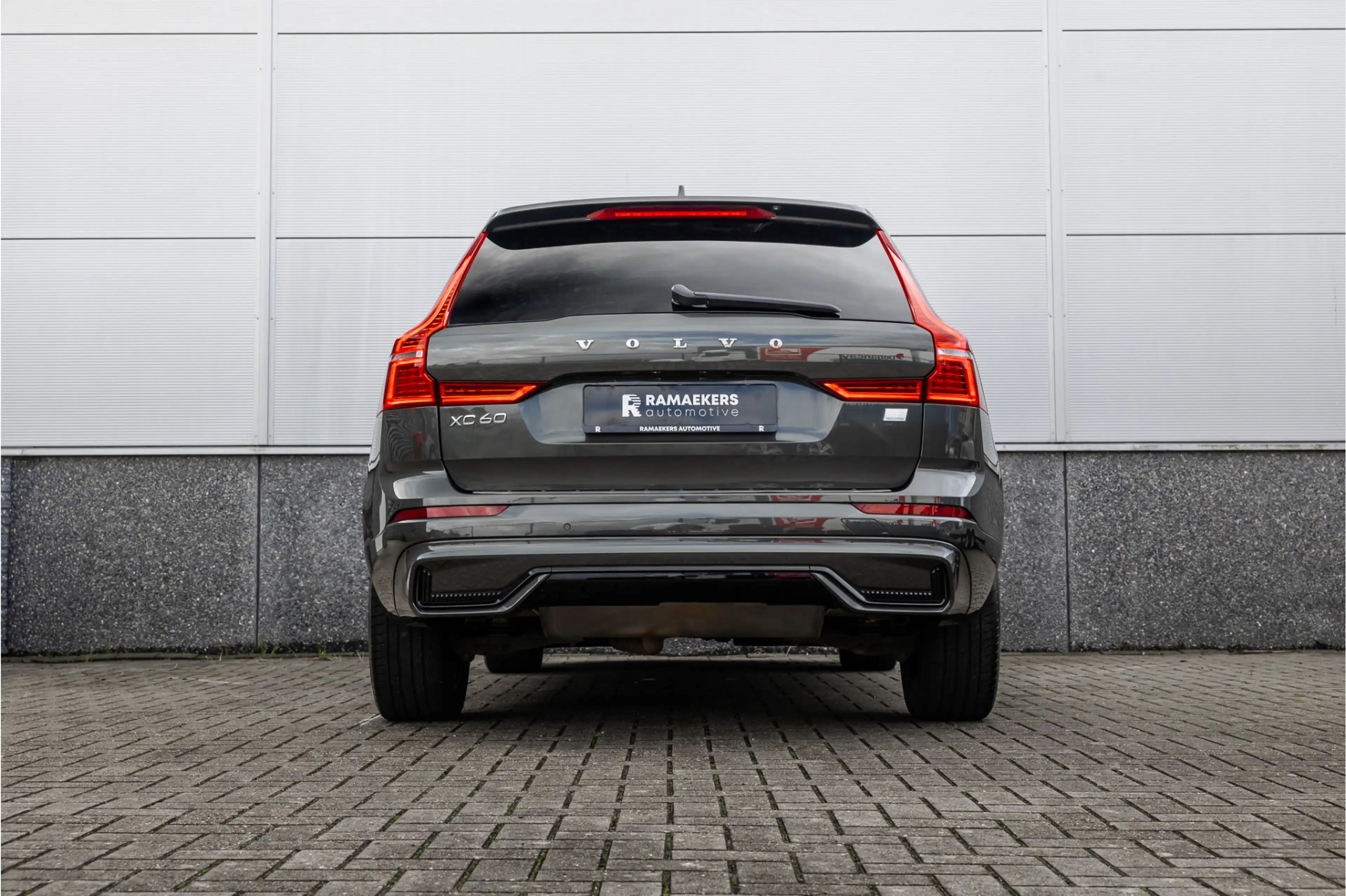 Volvo XC60 2.0 Recharge T6 AWD R-Design Pano / Harman Kardon — photo 5